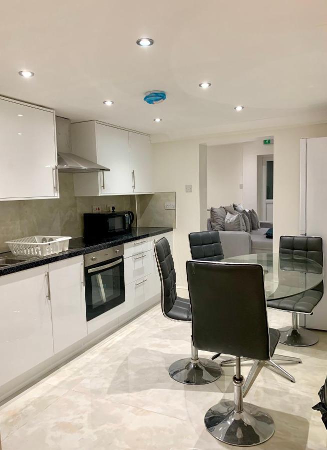 Stylish En Suite Double Room Kensington لندن المظهر الخارجي الصورة
